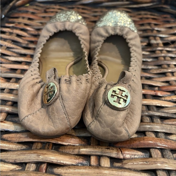 Tory Burch Beige Flats with Sparkling Gold Toe in size 6 - Picture 12 of 13